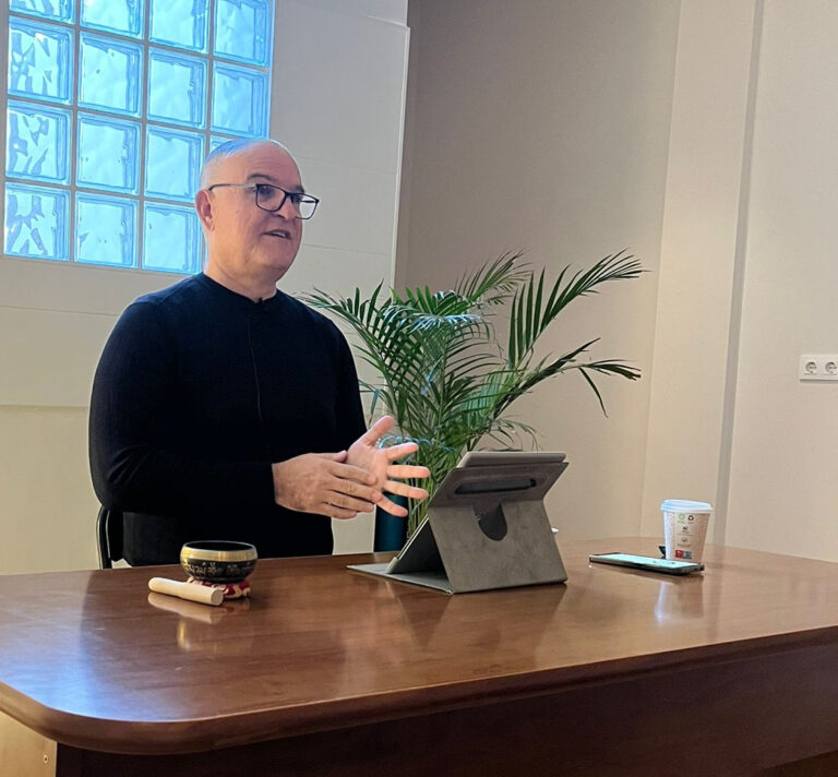 Portada de Un Corazón en Paz. El Camino del Budismo Soto Zen para Vivir con Serenidad